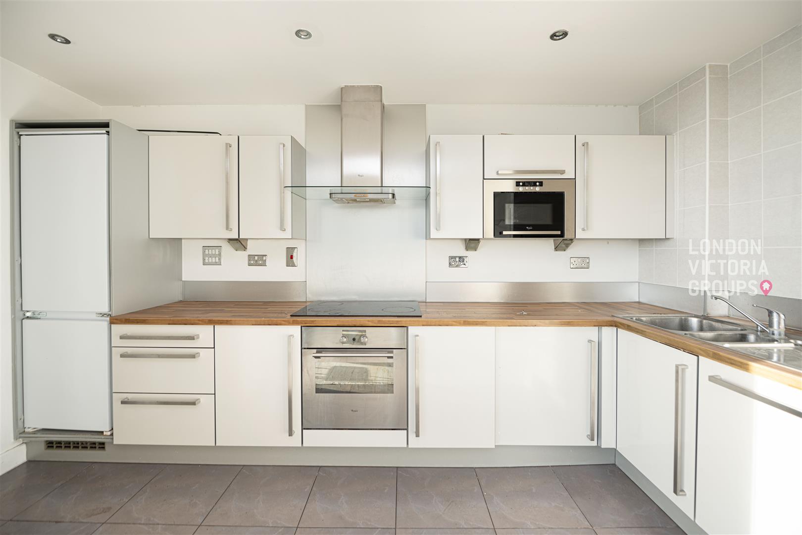 2 bed property in Neutron Tower, 6 Blackwall Way, London